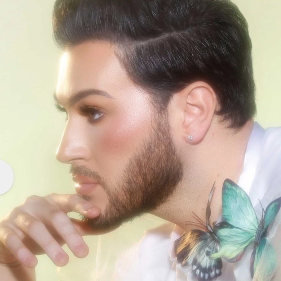 Lunar Beauty Moonshroom Highlighter Palette.
New - Picture 11 of 13